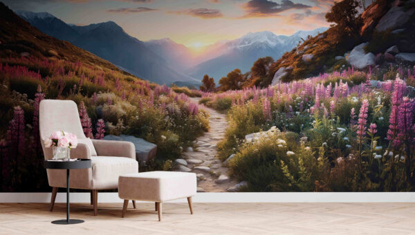 Pad door een berg met bloemen Pad door een berg met bloemen