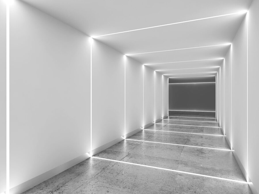 Witte hal met verlichting