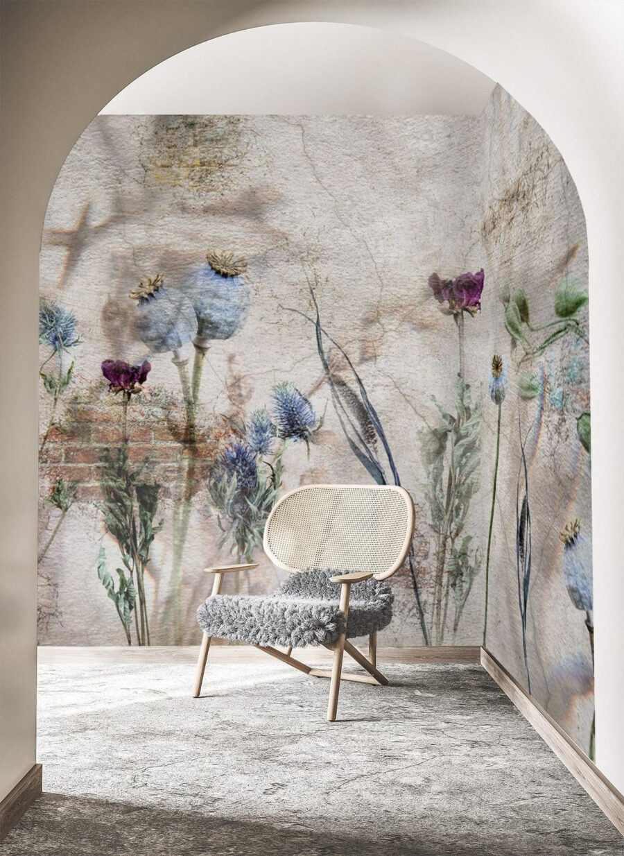 Muur met bloemen en een bakstenen muur