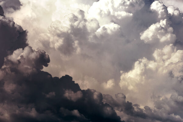 Bewolkte lucht met veel wolken Bewolkte lucht met veel wolken