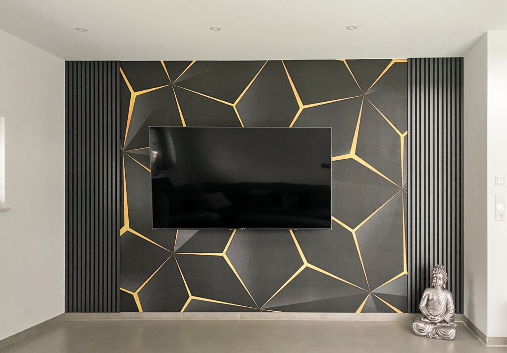 Black triangle pattern