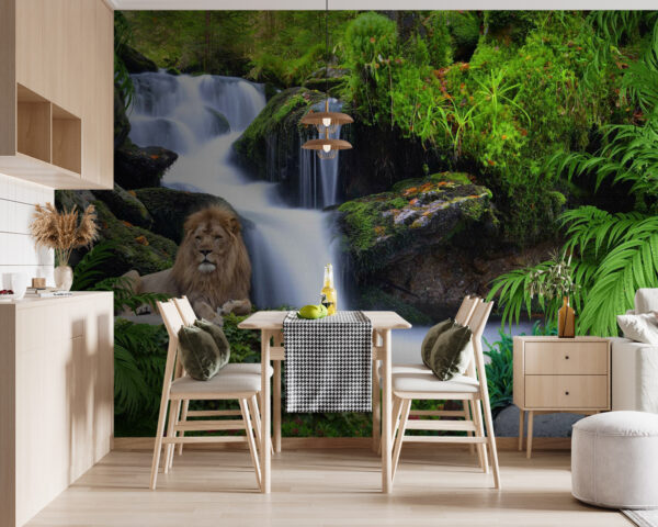 Leeuw liggend op een rots naast een waterval Leeuw liggend op een rots naast een waterval