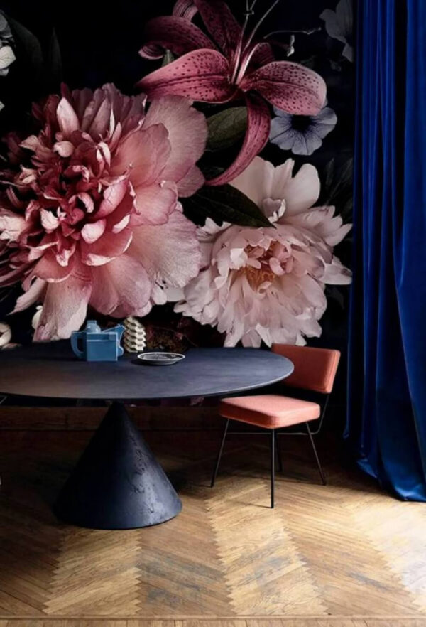 Elegant arrangement van donkere bloemen. Elegant arrangement van donkere bloemen.