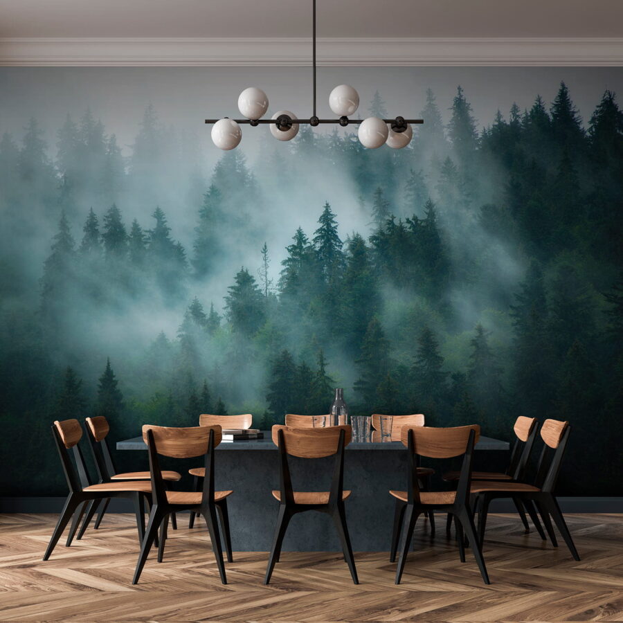 Mistig bos met bomen