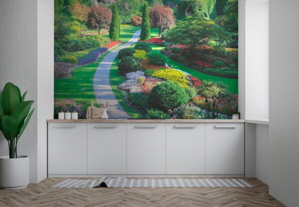 Tuin met veel bloemen en bomen Tuin met veel bloemen en bomen