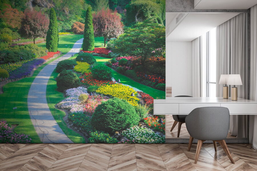 Tuin met veel bloemen en bomen Tuin met veel bloemen en bomen