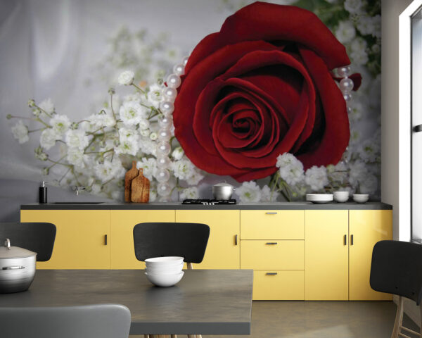 Rode roos en witte bloemen Rode roos en witte bloemen