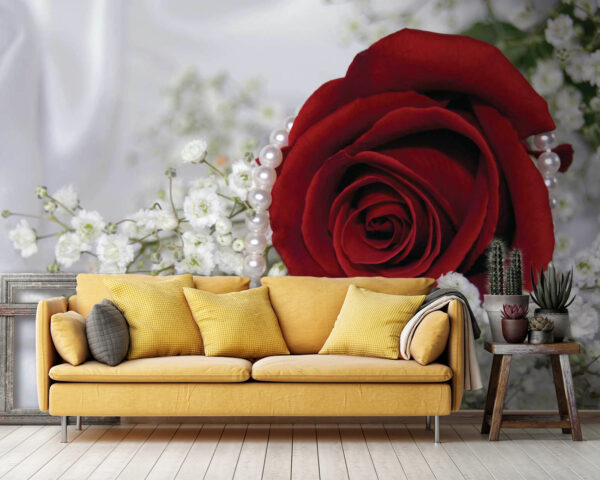 Rode roos en witte bloemen Rode roos en witte bloemen