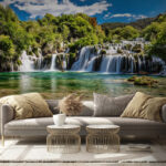 Fotobehang Krka Nationaal Park omringd door bomen en een blauwe lucht