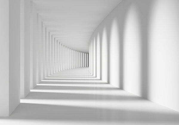 Witte kamer met zuilen en licht Witte kamer met zuilen en licht