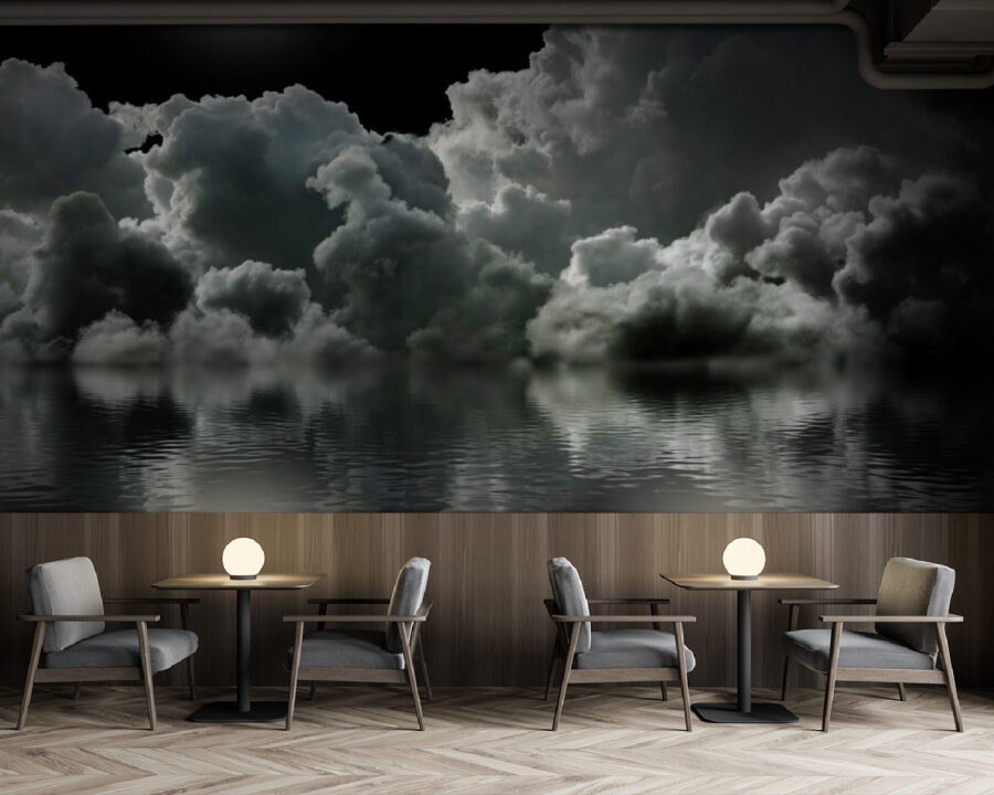 Maan over water met wolken en wolken