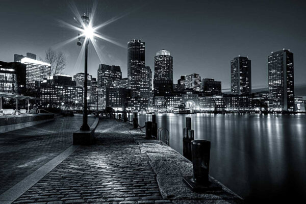 Een skyline van een stad met lichtjes op het water Een skyline van een stad met lichtjes op het water