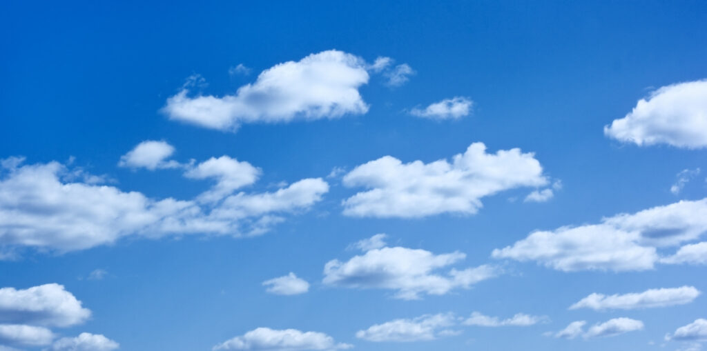 Blauwe lucht met wolken Blauwe lucht met wolken