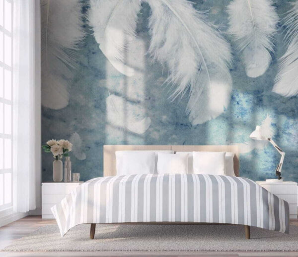 Witte veren op een blauw oppervlak Witte veren op een blauw oppervlak