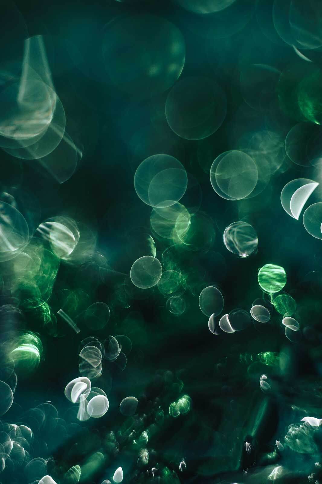 Wazig beeld van groene en witte cirkels u33526p - Wazig beeld van groene en witte cirkels - tegory