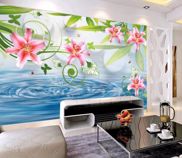 Roze bloemen en groene bladeren boven water Roze bloemen en groene bladeren boven water