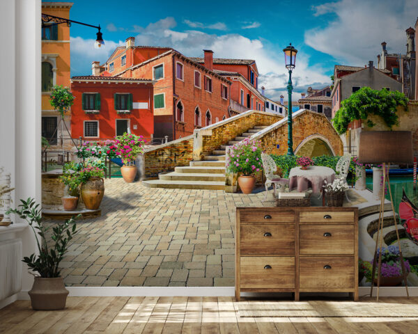 Patio met een tafel en stoelen en een fontein voor een gebouw Patio met een tafel en stoelen en een fontein voor een gebouw