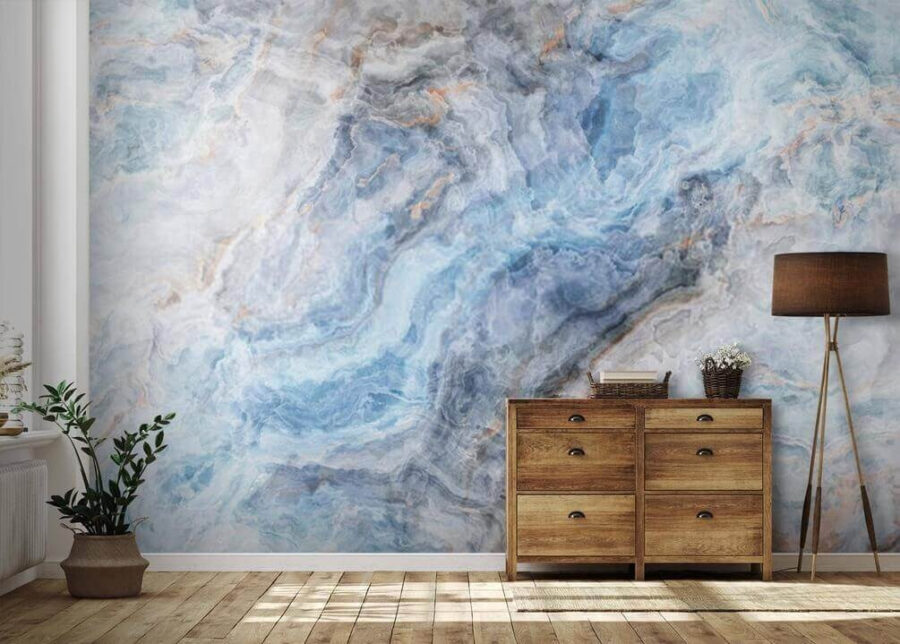 Vloeiende blauwtinten en zachte, wervelende texturen.