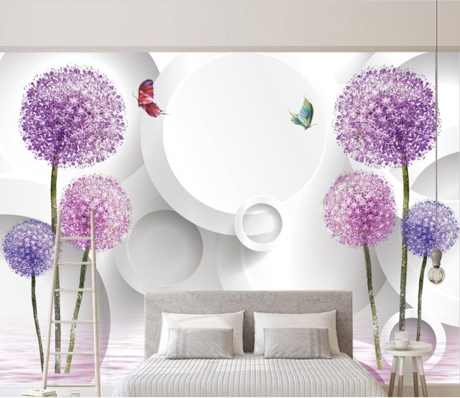 Behang met paarse bloemen en vlinders