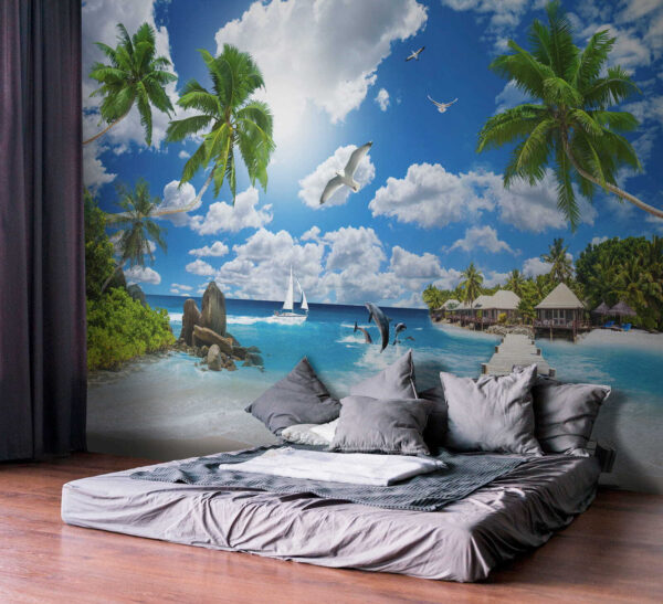 Houten aanlegsteiger met palmbomen en een strand met boten en dolfijnen Houten aanlegsteiger met palmbomen en een strand met boten en dolfijnen