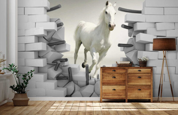 Paard rent door een muur Paard rent door een muur