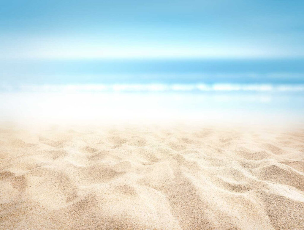 Zandstrand met blauwe lucht Zandstrand met blauwe lucht