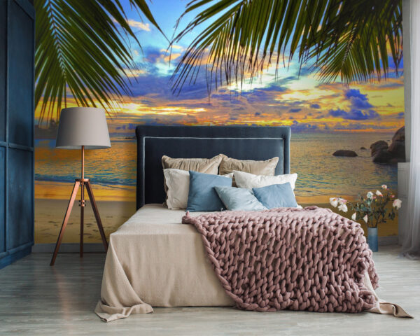 Strand met palmbomen en water Strand met palmbomen en water