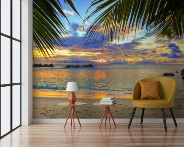 Strand met palmbomen en water Strand met palmbomen en water