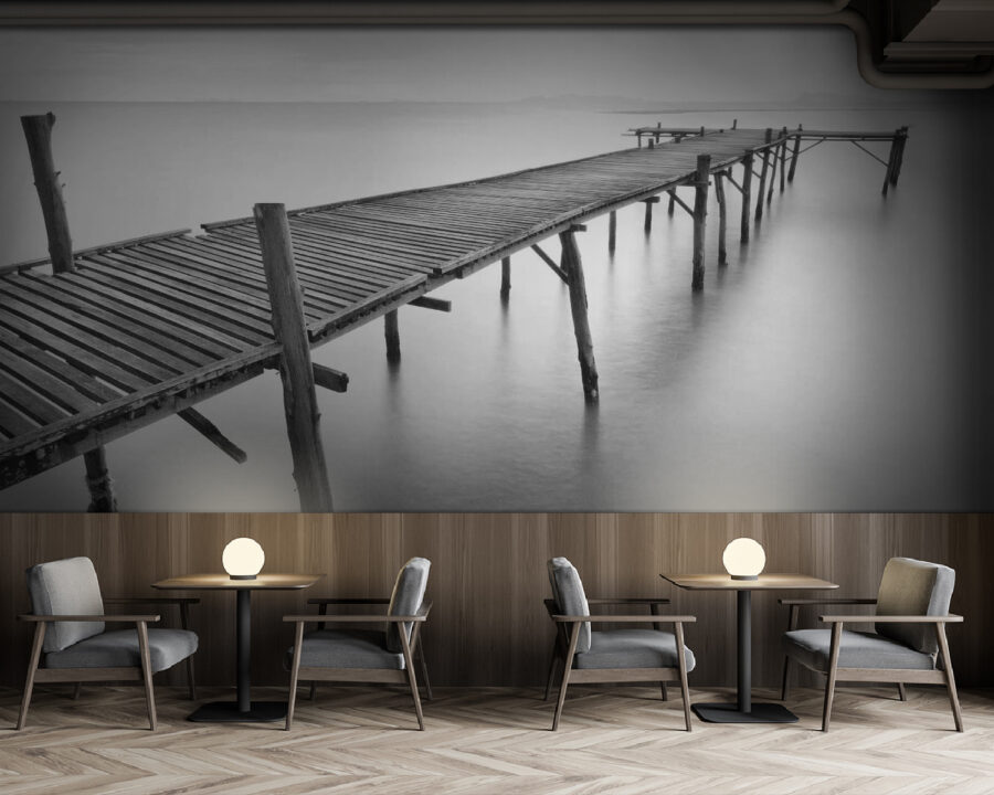 Lange houten brug over water