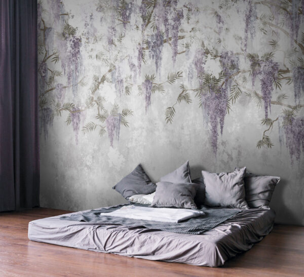 Witte muur met paarse bloemen Witte muur met paarse bloemen