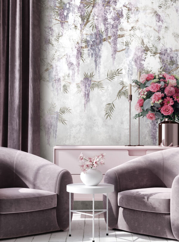 Witte muur met paarse bloemen Witte muur met paarse bloemen