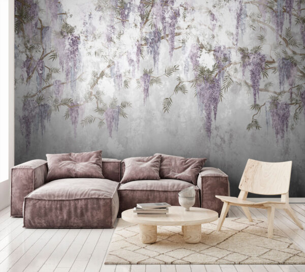 Witte muur met paarse bloemen Witte muur met paarse bloemen
