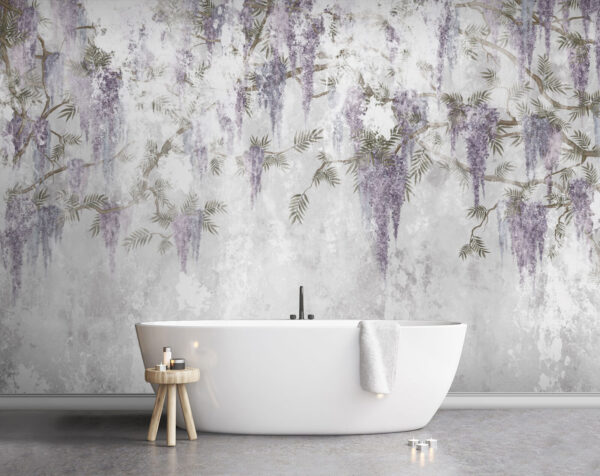 Witte muur met paarse bloemen Witte muur met paarse bloemen
