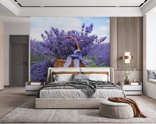 Mand met paarse bloemen Mand met paarse bloemen