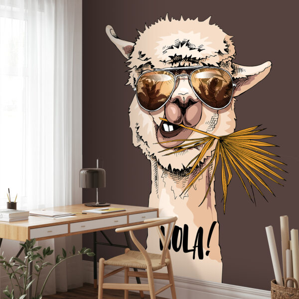 Een lama die een zonnebril draagt en een palmblad eet Een lama die een zonnebril draagt en een palmblad eet