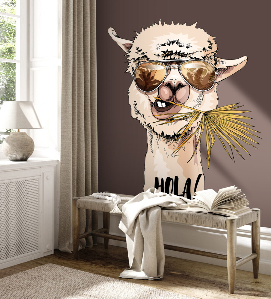 Een lama die een zonnebril draagt en een palmblad eet