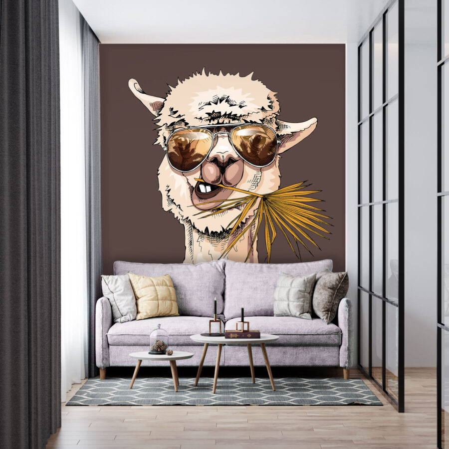 Een lama die een zonnebril draagt en een palmblad eet