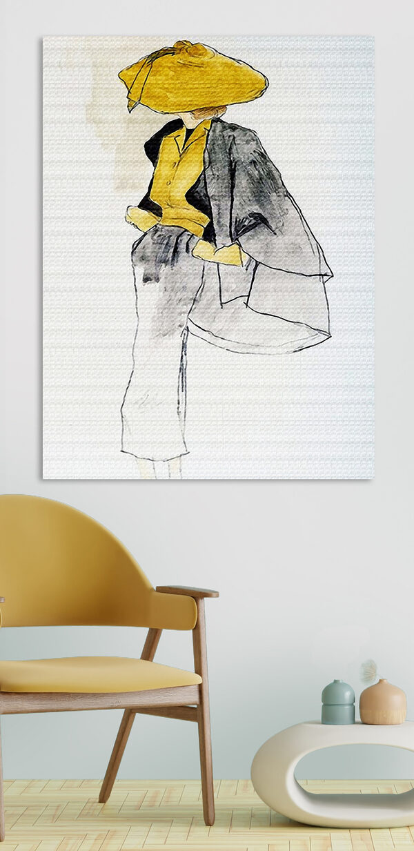 Een vrouw met een geel shirt en een grijze broek Een vrouw met een geel shirt en een grijze broek