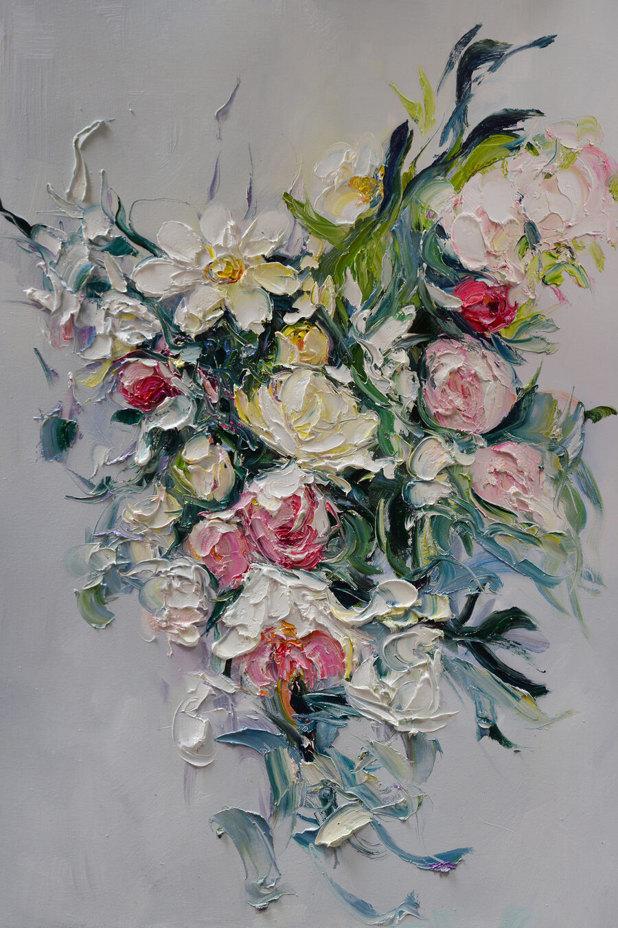 Een schilderij van bloemen op een wit oppervlak Een schilderij van bloemen op een wit oppervlak