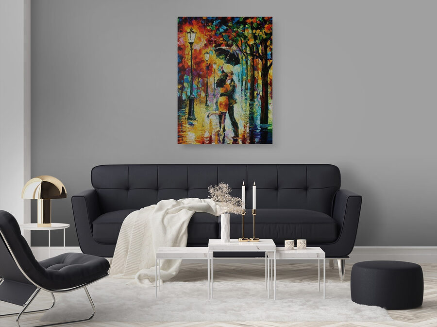 Een schilderij van een kussend stel onder een paraplu