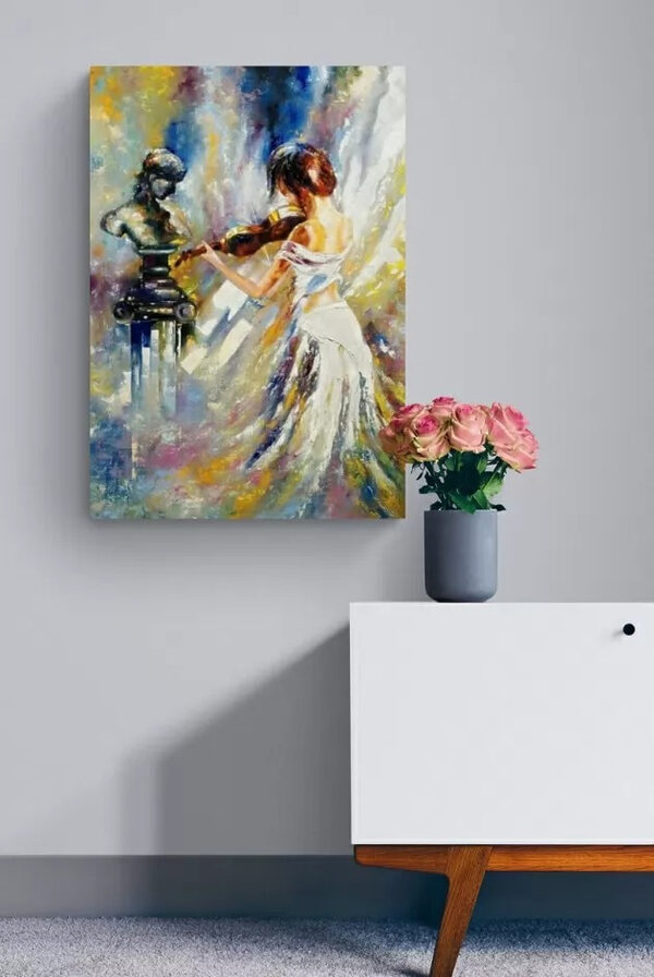 Een schilderij van een vrouw die viool speelt Een schilderij van een vrouw die viool speelt