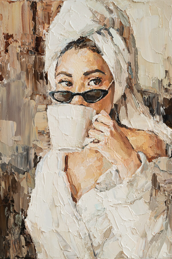 Een schilderij van een vrouw met een kopje Een schilderij van een vrouw met een kopje