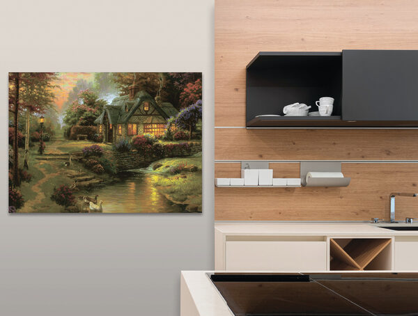 Een schilderij van een huisje bij een rivier Een schilderij van een huisje bij een rivier