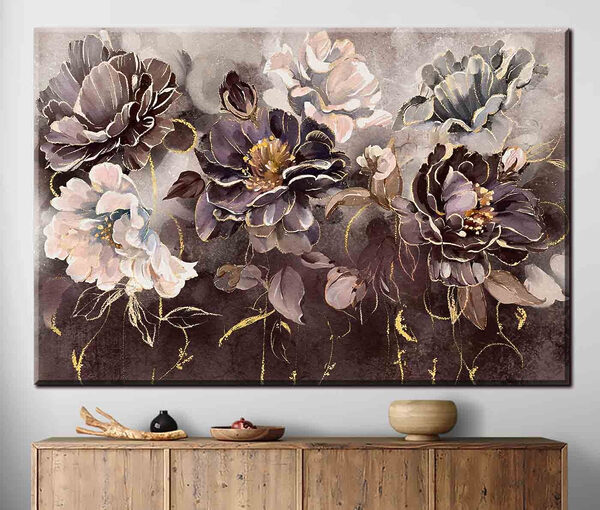 Een schilderij van bloemen op een muur Een schilderij van bloemen op een muur