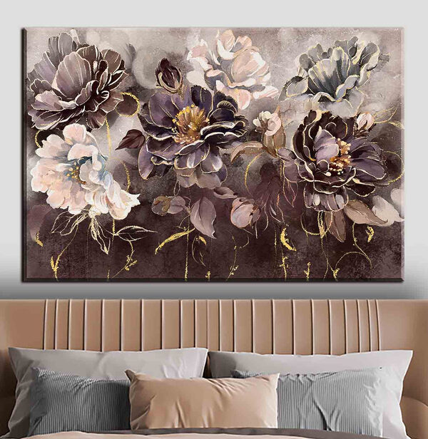 Een schilderij van bloemen op een muur Een schilderij van bloemen op een muur