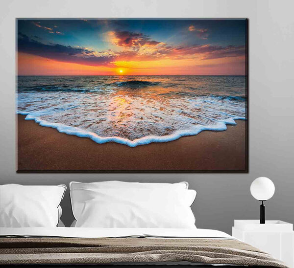 Een zonsondergang boven een strand Een zonsondergang boven een strand