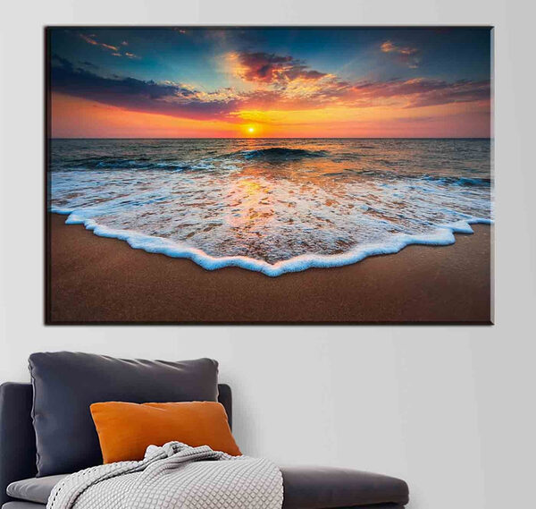 Een zonsondergang boven een strand Een zonsondergang boven een strand
