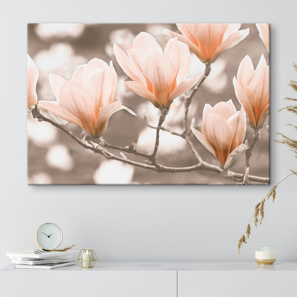 Een groep bloemen aan een tak Een groep bloemen aan een tak
