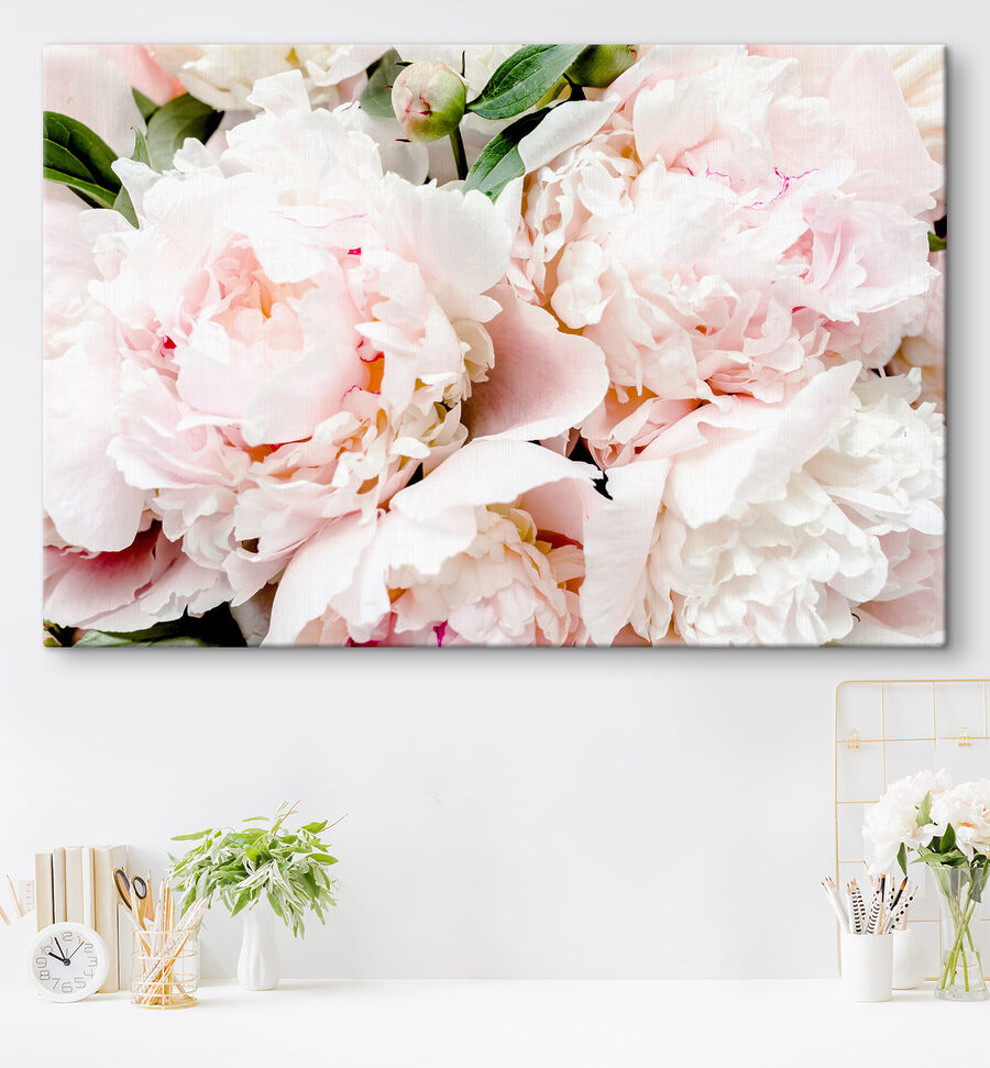 Een groep roze bloemen