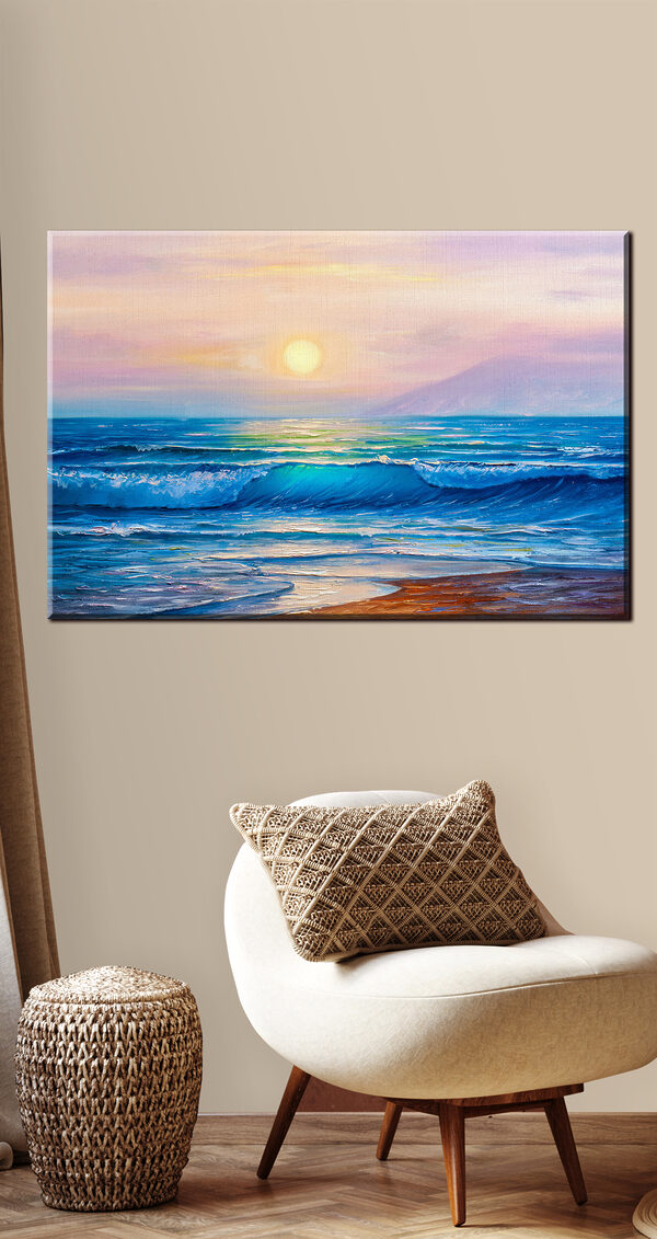 Een schilderij van een strand met golven en een zonsondergang Een schilderij van een strand met golven en een zonsondergang
